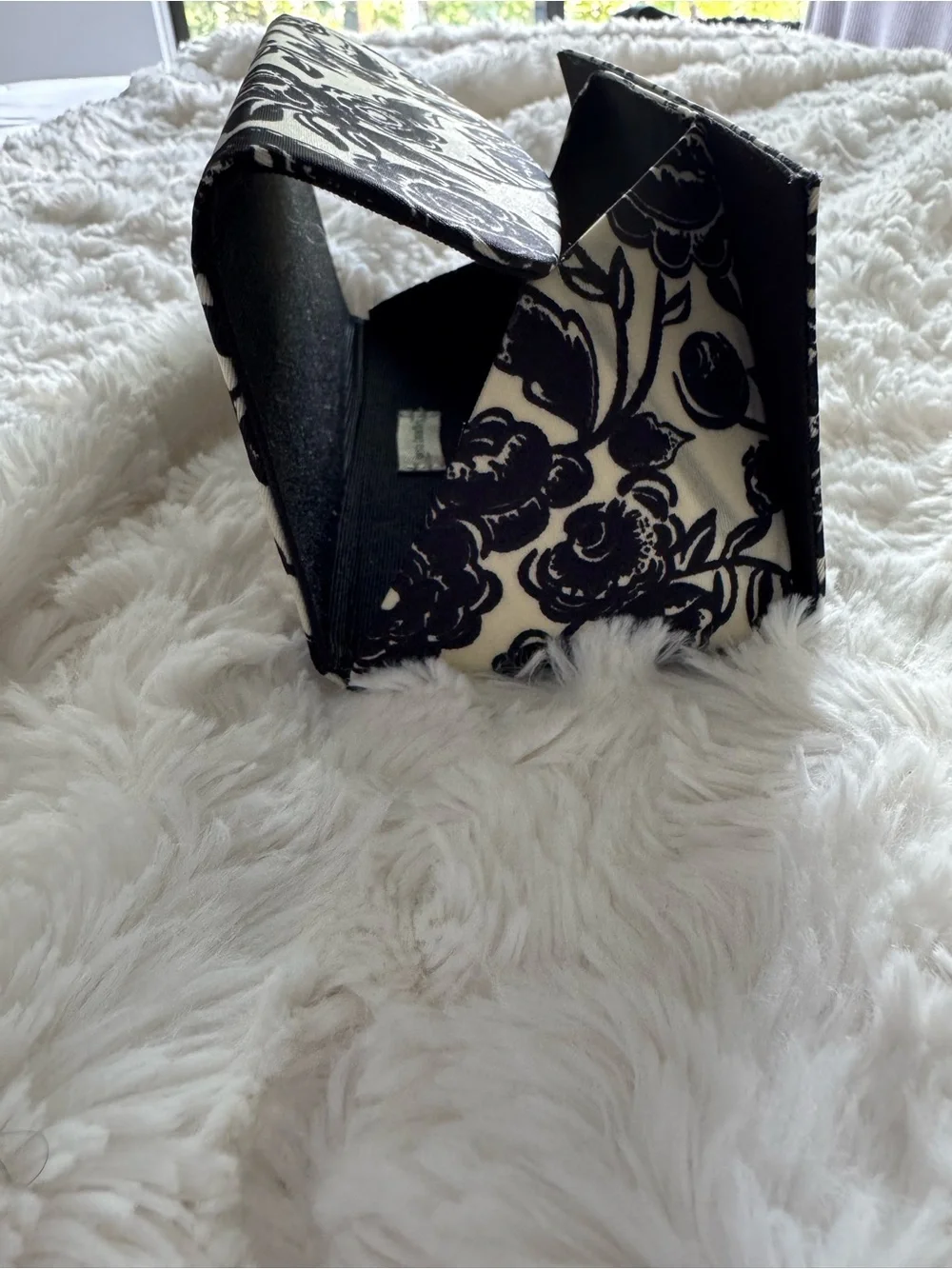 Vera Bradley Bubbly Flowers Black Foldable Sunglasses Eyeglasses Case